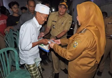 Walikota Bandar Lampung Salurkan Bantuan Beras dan Uang Tunai Untuk Warga Terdampak Banjir