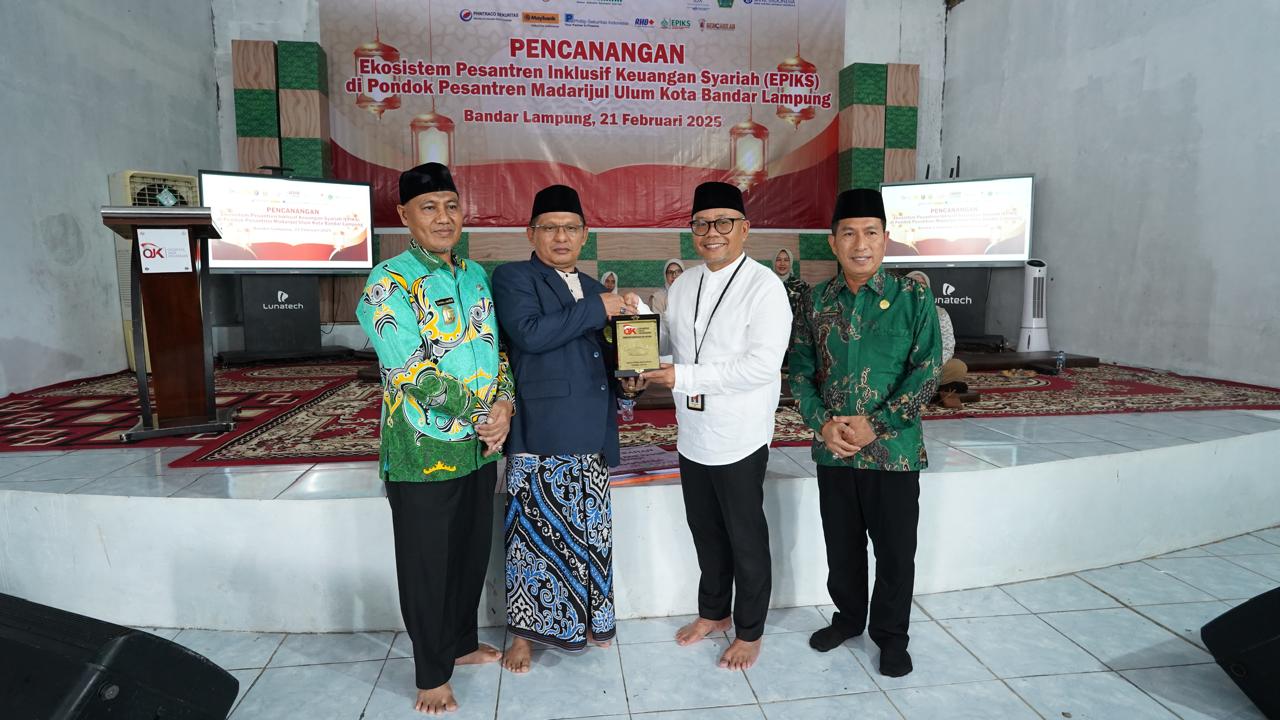 OJK Tingkatkan Literasi dan Inklusi Keuangan Syariah Melalui Pesantren ...
