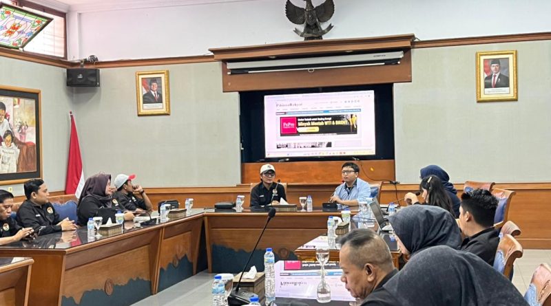 Kunjungi Pikiran Rakyat,   IJP Lampung Belajar Strategi Bertahan Media Cetak di Era Digital