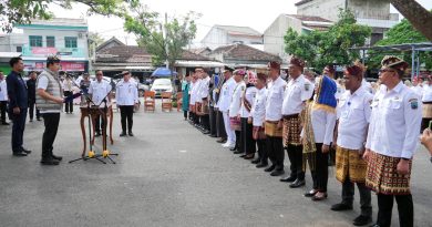 Agar Tidak Lupa Realita Masyarakat,   Bupati Egi Lantik para Pejabat Ditengah Pasar Inpres