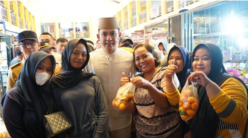 Bupati Egi Turun Langsung ke Pasar Natar, Pastikan Harga Sembako Tetap Stabil Jelang Lebaran 1447 H