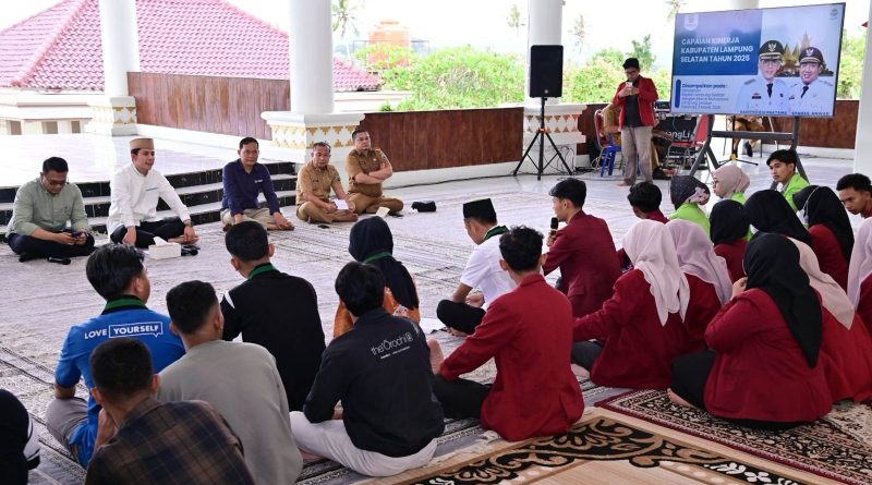 Dialog Hangat Namun Kritis,   Bupati Egi Duduk Lesehan Bahas  Tuntutan Mahasiswa