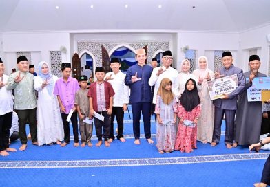 Safari Ramadan,  Gubernur Mirza dan Bupati Egi Tebar Bantuan untuk Masjid dan Anak Yatim