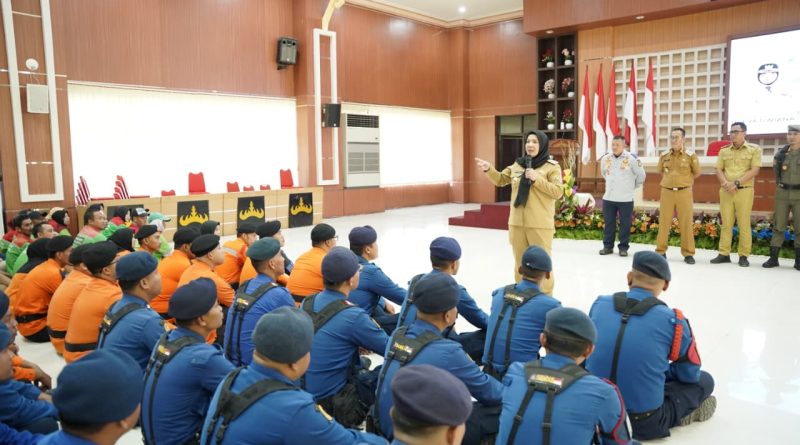 Jelan Lebaran, Eva Dwiana Bagikan THR PPPK Paruh Waktu