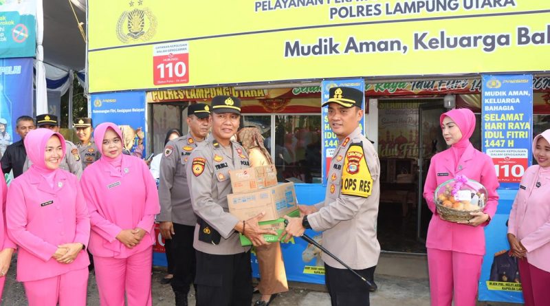 Berikan Motivasi, Kapolres,  PJU dan Bhayangkari Kunjungi Pos Pam Ops Ketupat Krakatau 2026