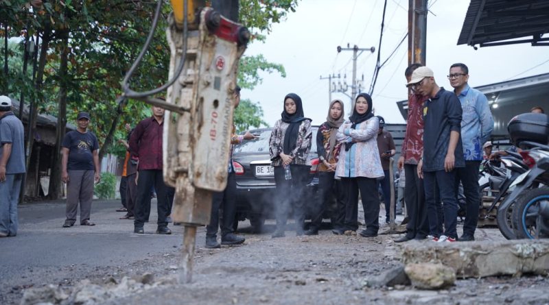 Komitmen Pemkot Antisipasi Banjir,   Jalan HRM Mangundiprojo Diperbaiki