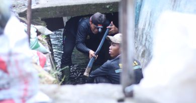 Hujan Picu Luapan Air, Pemkot Bandar Lampung Langsung Turunkan Satgas Bersihkan Drainase