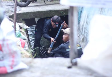 Hujan Picu Luapan Air, Pemkot Bandar Lampung Langsung Turunkan Satgas Bersihkan Drainase