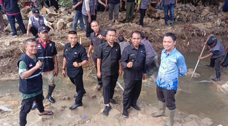 Talud Way Awi Ambruk, Camat-Lurah Way Halim Turun Evakuasi