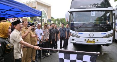 413 Jemaah Calon Haji Diberangkatkan, Bupati Egi Pesan Jaga Kesehatan dan Nama Baik Daerah