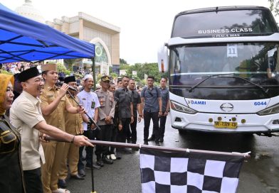 413 Jemaah Calon Haji Diberangkatkan, Bupati Egi Pesan Jaga Kesehatan dan Nama Baik Daerah