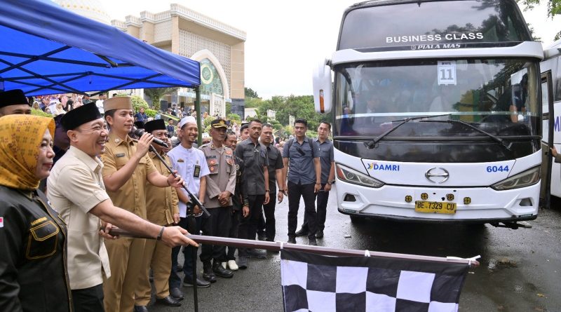 413 Jemaah Calon Haji Diberangkatkan, Bupati Egi Pesan Jaga Kesehatan dan Nama Baik Daerah