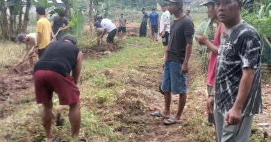 Perlancar Angkutan Hasil Pertanian,  Warga Desa Fajar Baru Tingkatkan Jalan Setapak Jadi Akses Jalan Baru