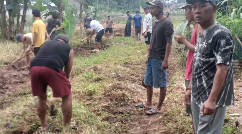 Perlancar Angkutan Hasil Pertanian,  Warga Desa Fajar Baru Tingkatkan Jalan Setapak Jadi Akses Jalan Baru