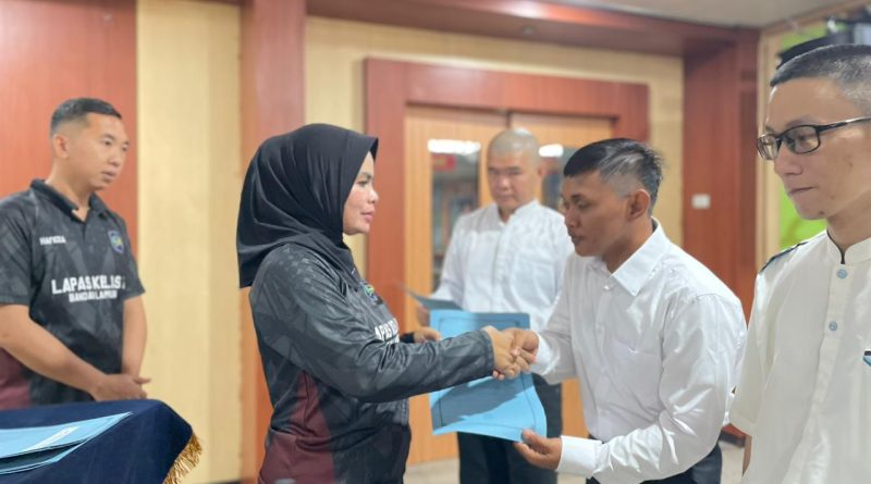 Berkah Waisak, 5 Warga Binaan Terima Surat Keputusan Remisi Khusus dan Pesan Refleksi Menteri