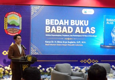 Seminar Bedah Buku, Bupati Egi Dorong Lahirnya Pemimpin Masa Depan Indonesia Emas 2045