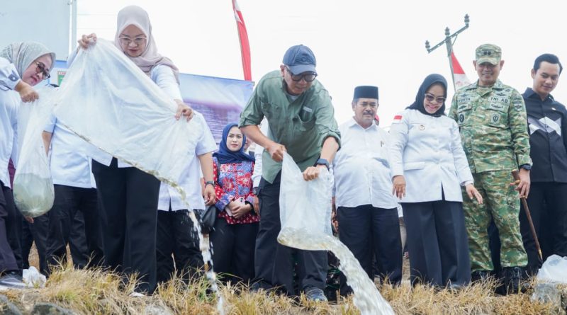 Restocking Ikan Jadi Upaya Nyata Pemprov Lampung Menjaga Ekosistem Sungai Mesuji
