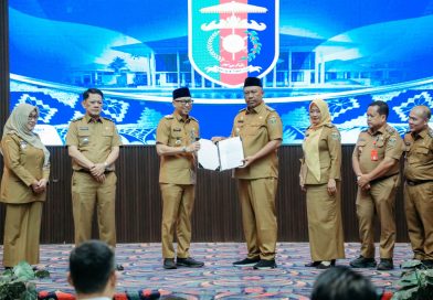 Gubernur Mirza Serahkan SK Pengangkatan I Komang Koheri sebagai Plt. Bupati Lampung Tengah