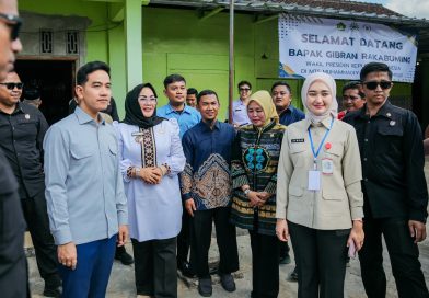 Pastikan Berjalan Optimal,  Wagub Jihan Dampingi Wapres Gibran Tinjau Program MBG di Sekolah