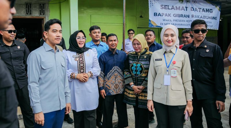 Pastikan Berjalan Optimal,  Wagub Jihan Dampingi Wapres Gibran Tinjau Program MBG di Sekolah