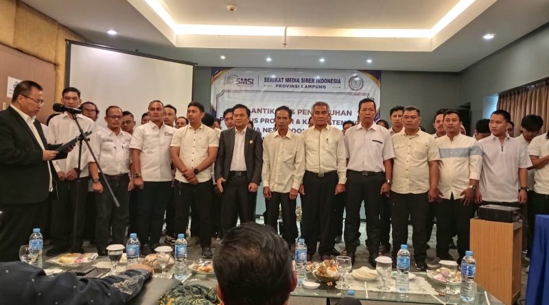 Perkuat Tata Kelola Pemerintahan,  Ketum SMSI Kukuhkan Pokja Newsroom Jaga Desa