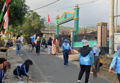 Jelang Ruwat Bumi,  ASN dan Masyarakat Percantik Jalur Menuju Desa Sumur Kumbang