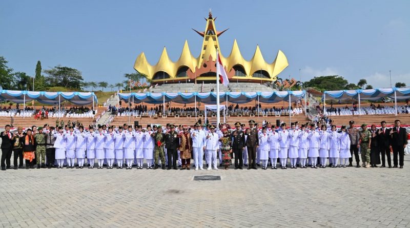 Merah Putih Menyala dari Beranda Sumatra,  Menara Siger Jadi Panggung HUT RI ke-81