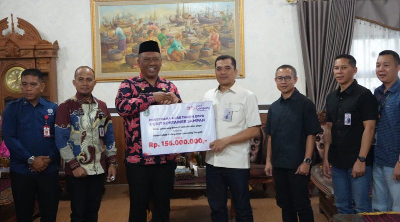 Bank Lampung melalui Program CSR Berikan Bantuan 4 Unit Kontainer Sampah ke Pemkab Lamteng