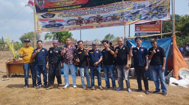 Semarak Kemerdekaan,   LSM GEMPUR Gelar Kesenian Kuda Kepang dan Bagikan Doorprize