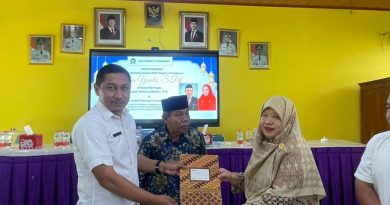 Gantikan Mahmu Badrun, Usai Sertijab Yunila Resmi Pimpin SMAN 04 Kotabumi