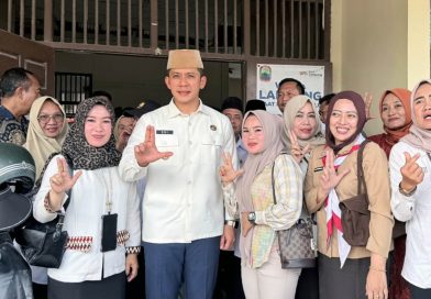 Kantor Camat Sragi Direhabilitasi, Bupati Egi Pastikan Pelayanan Warga Tetap Berjalan Kantor Camat Sragi Direhabilitasi, Bupati Egi Pastikan Pelayanan Warga Tetap Berjalan