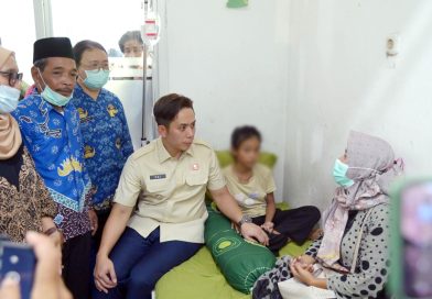 Jenguk Siswi Dirawat, Bupati Egi Tekankan Pengawasan Pelaksanaan MBG Diperkuat