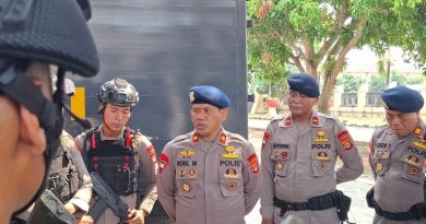 Brimob Pertebal Pengamanan Unjuk Rasa di Mapolres Lampung Tengah
