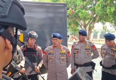 Brimob Pertebal Pengamanan Unjuk Rasa di Mapolres Lampung Tengah
