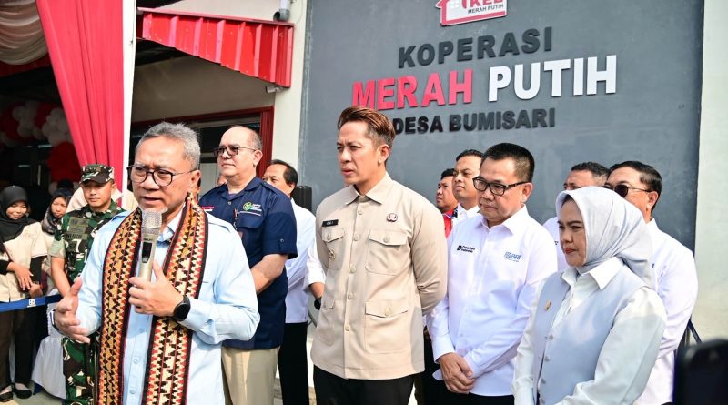 Zulkifli Hasan Tinjau Operasional KDKMP Bumisari Jadi Pusat Ekonomi Warga