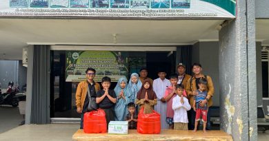 Semangat Berbagi,   Zitline bersama Taring Bagikan Nasi Kotak untuk Anak Panti Asuhan