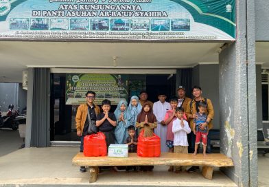 Semangat Berbagi,   Zitline bersama Taring Bagikan Nasi Kotak untuk Anak Panti Asuhan