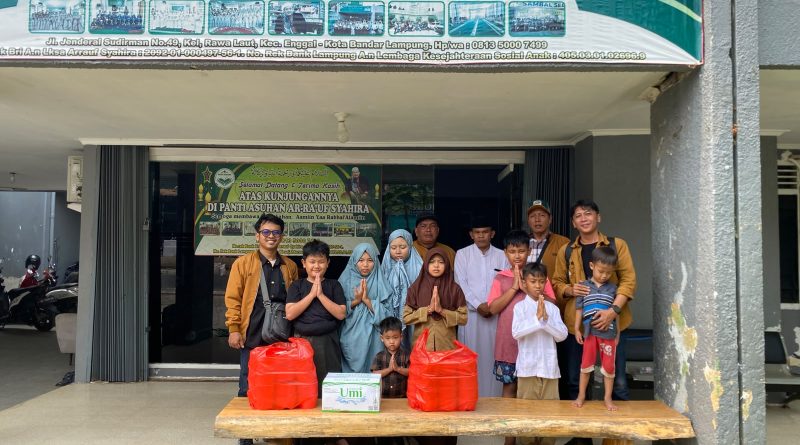 Semangat Berbagi,   Zitline bersama Taring Bagikan Nasi Kotak untuk Anak Panti Asuhan