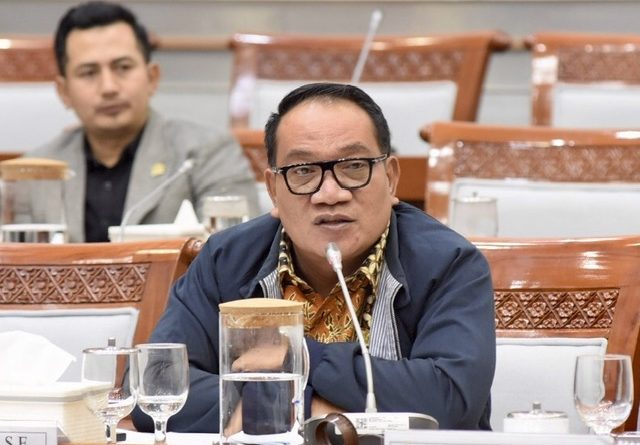 KMP Batumandi Terbakar,   Komisi V DPR RI Desak Kemenhub Lakukan Evaluasi Pengawasan